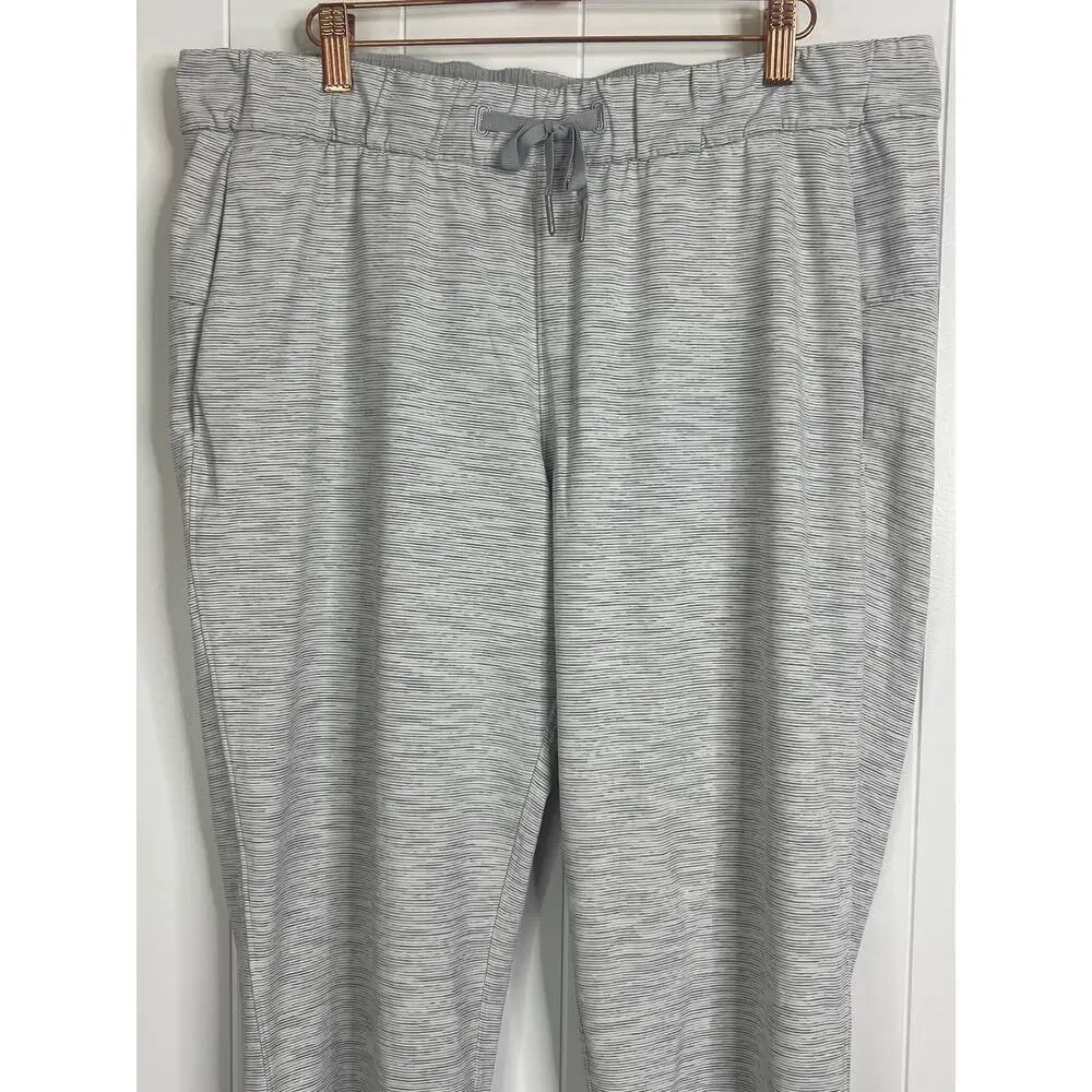 Lululemon On The Fly Pant 28